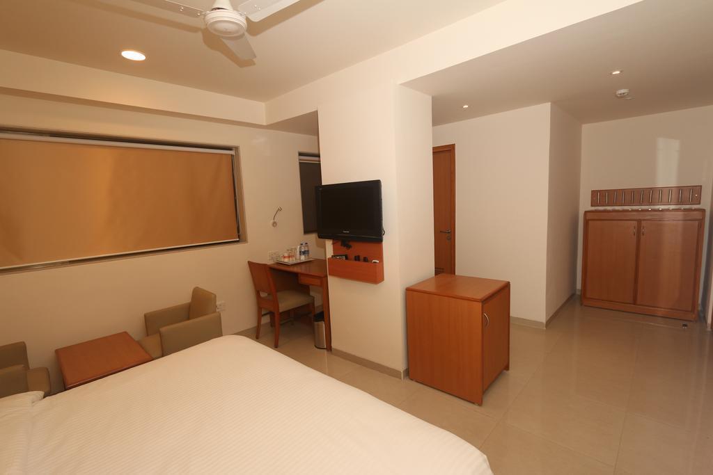 Thane Buitenkant foto